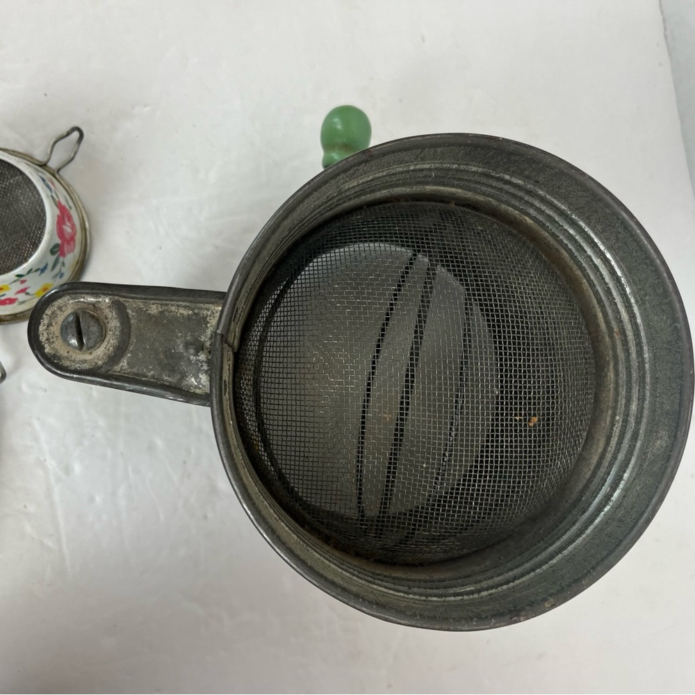 Collection of antique bakeware & kitchenware-prim,kitschy & cottagecore - Picture 6 of 12